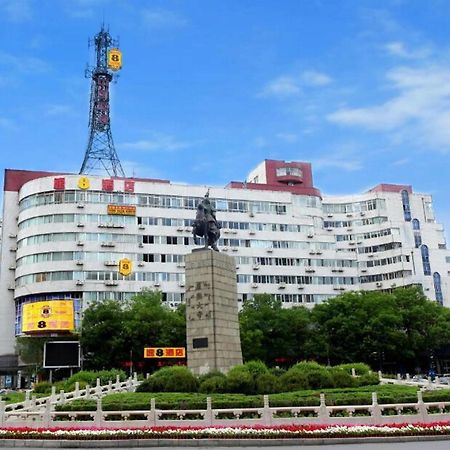 Super 8 Hotel Chengde Imperial Summer Resort מראה חיצוני תמונה