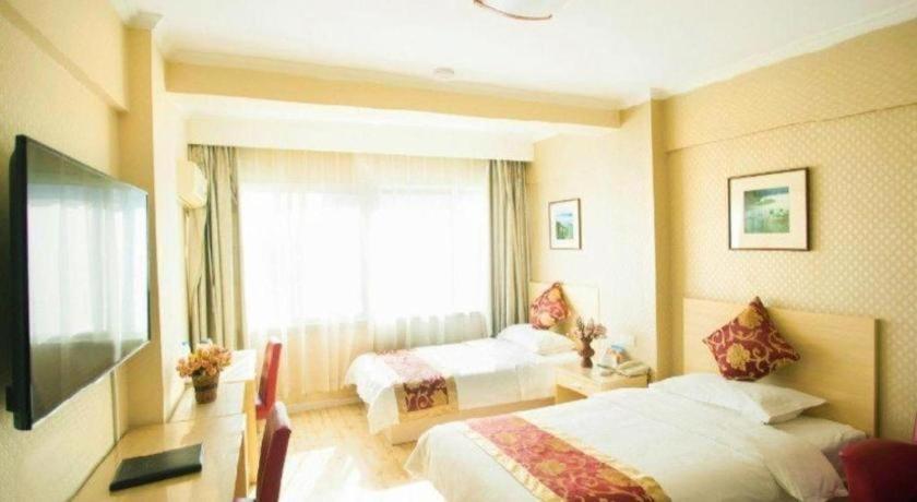 Super 8 Hotel Chengde Imperial Summer Resort מראה חיצוני תמונה